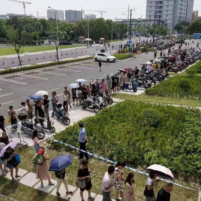 Costco上海开业超值好货火爆到要限流!平安Costco联名卡办到就是赚到!