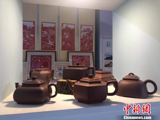 山西“煤炭之乡”乡宁谋变 振兴紫砂陶产业破解“一煤独大”(图2) 山西“煤炭之乡”乡宁谋变 振兴紫砂陶产业破解“一煤独大”(图2)