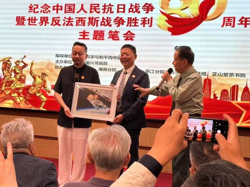 纪念中国人民抗日战争胜利80周年主题笔会在京举办(图11) 纪念中国人民抗日战争胜利80周年主题笔会在京举办(图11)