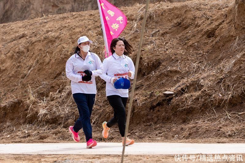 延安子长市举办“转战陕北·红色悦跑”首届健步行活动(图3)